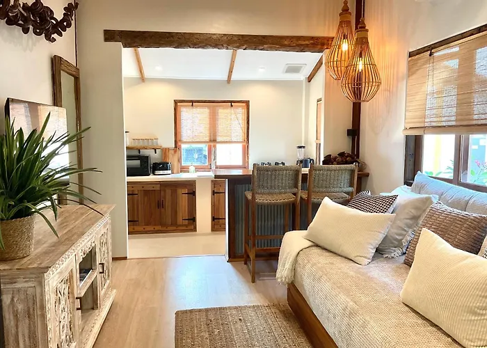 Boutique Beach Cottage - Steps To Beach